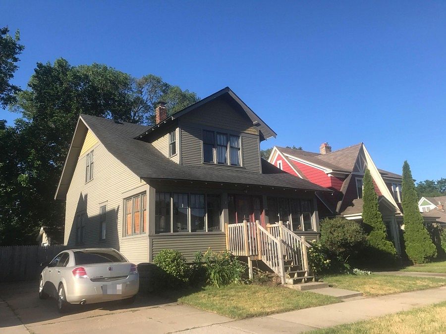2nd image of 54 E 14th St
