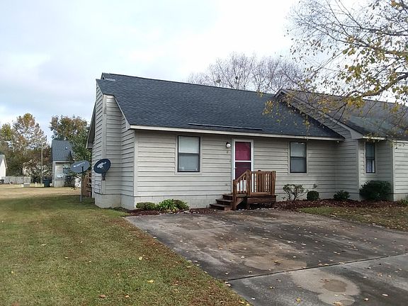 2nd image of 222 Wyndham Cir #222B