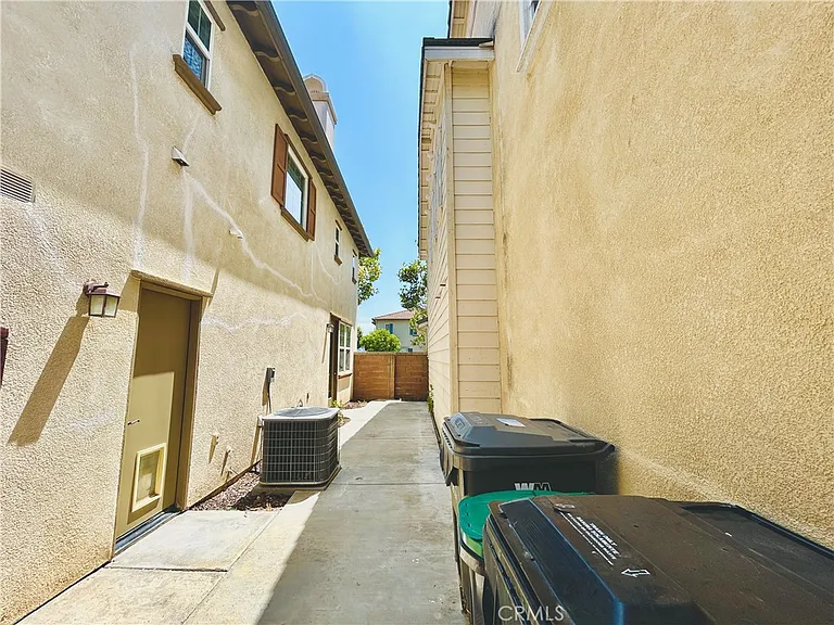 14602 Longwood Ave — Photo 31