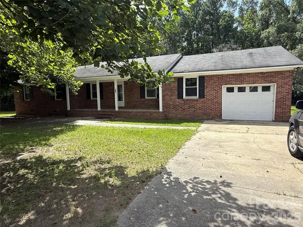 399 Grey Fox Ct, Lugoff, SC 29078