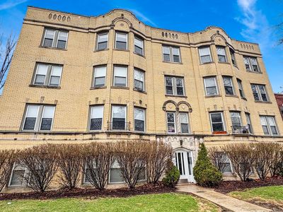 6204 N Claremont Ave APT 2, Chicago, IL, 60659
