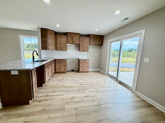 4th image of 428 W Main St