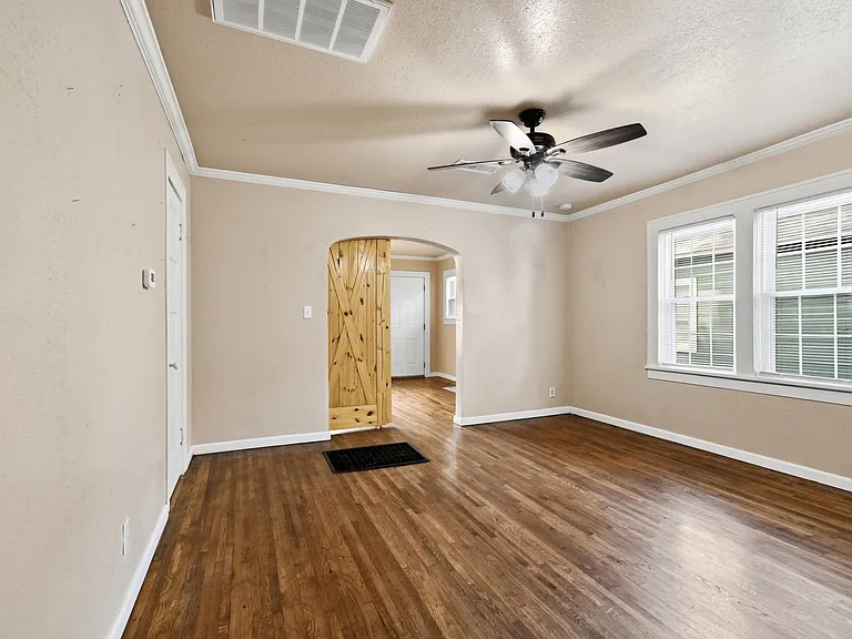 E 8th St Duplex — Photo 9