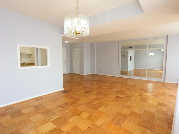 5340 Holmes Run Py Unit 802, Alexandria, VA 22304