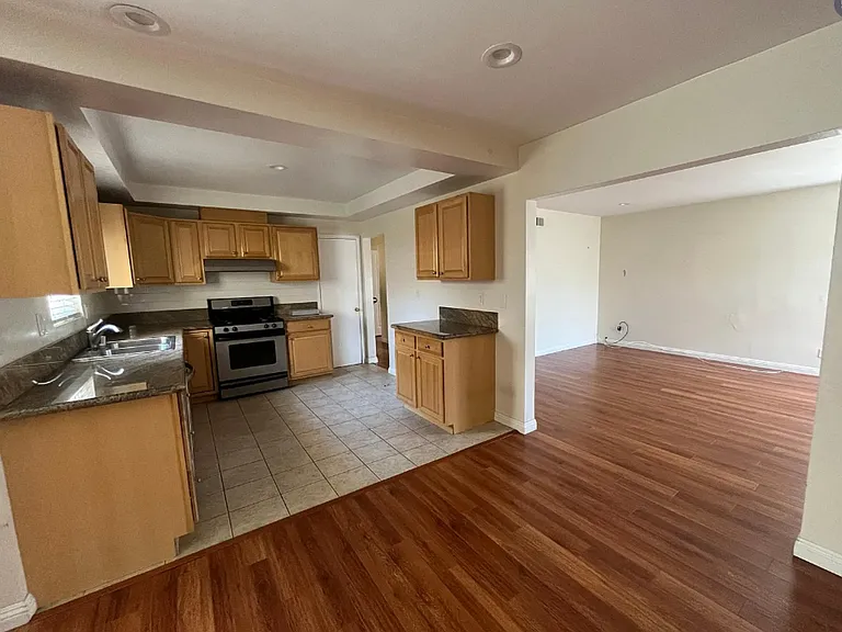 4447 W 172nd St — Photo 5
