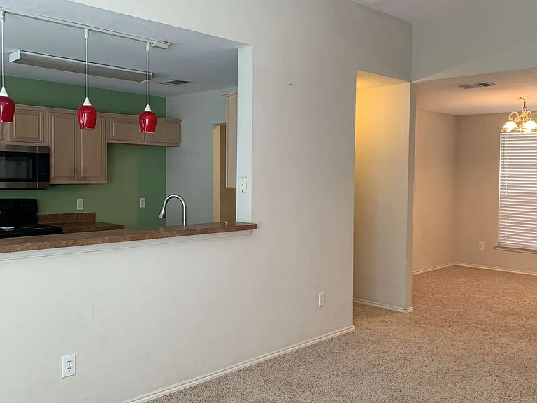 208 N Rolling Meadows Dr — Photo 3