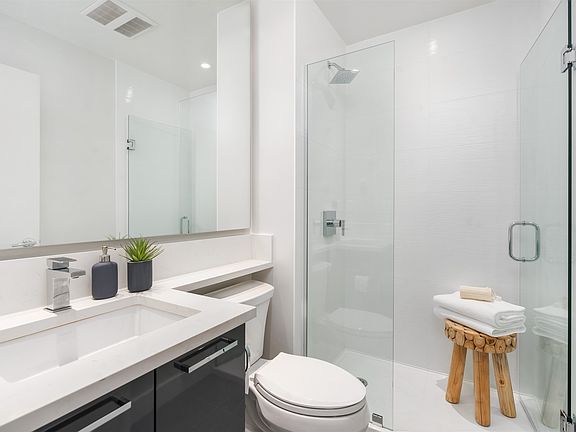 4th image of 1728 Gilmore Ave #411
