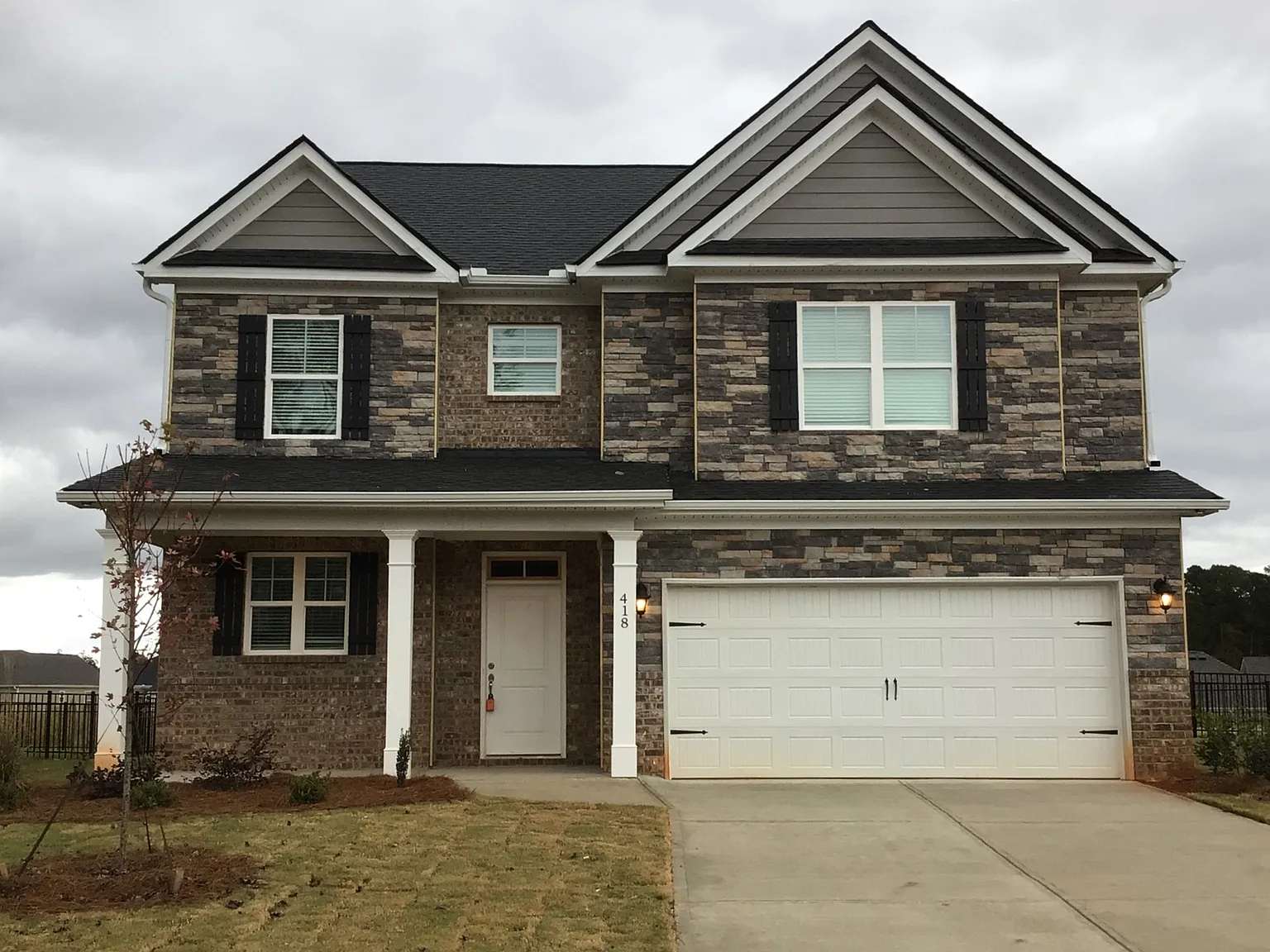 3 bed, 2.5 bath, 2040 sqft, $2,475 — Photo 1