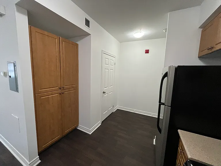 940 Bloor St W #202 — Photo 20