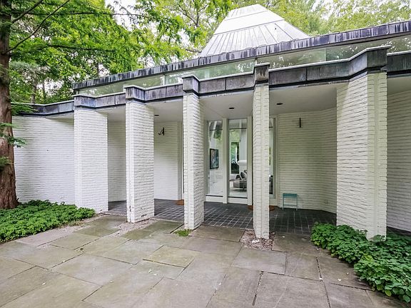 4th image of 2032 Lake Dr SE