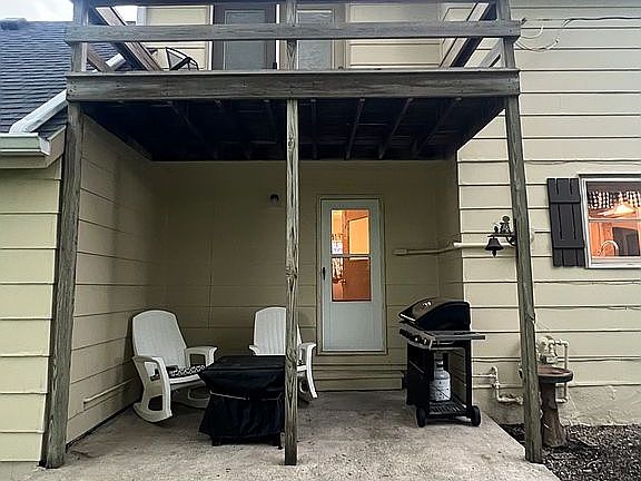 Patio and 2nd floor deck 