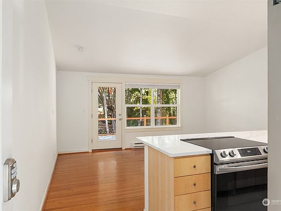 4th image of 1574 NE Park View Drive #6