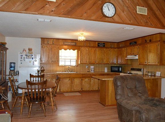 4th image of 200 Private Road 303