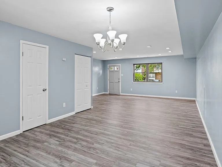 1392 Argyle Way — Photo 7