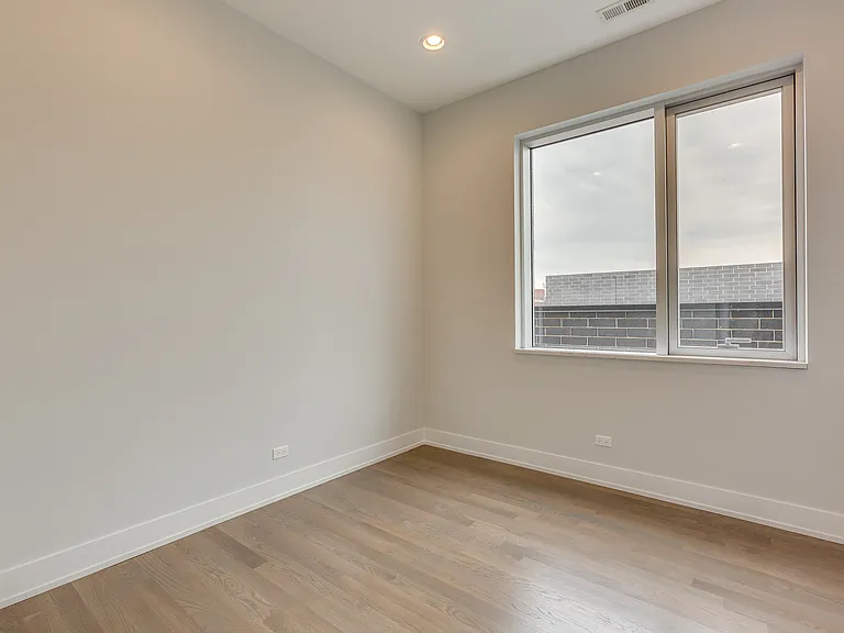 2805 W Cortland St #2 — Photo 15