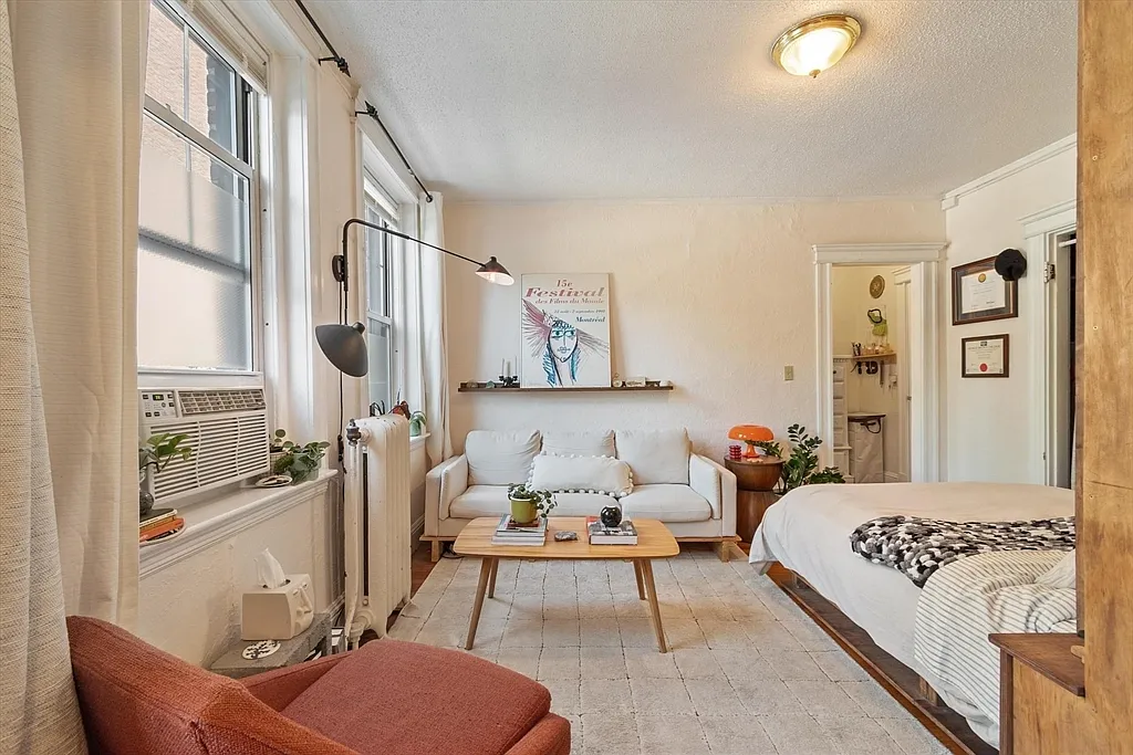 Studio, 1.0 bath, 386 sqft, $2,000 — Photo 1
