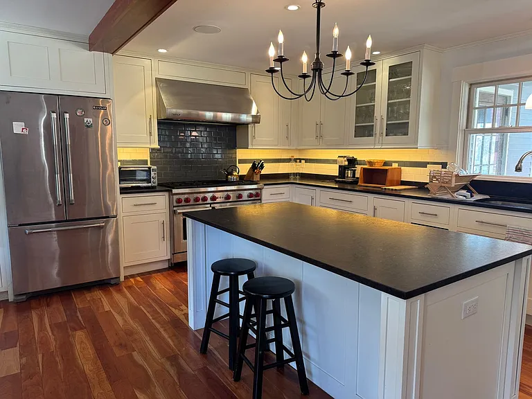 410 Main St — Photo 3