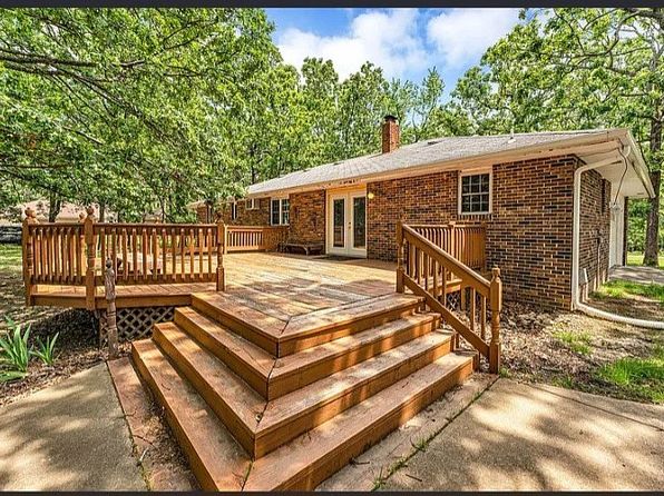 1061 E Brentwood Dr