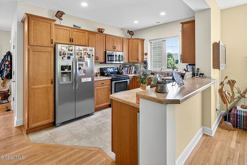 4th image of 64 Eagles Gate