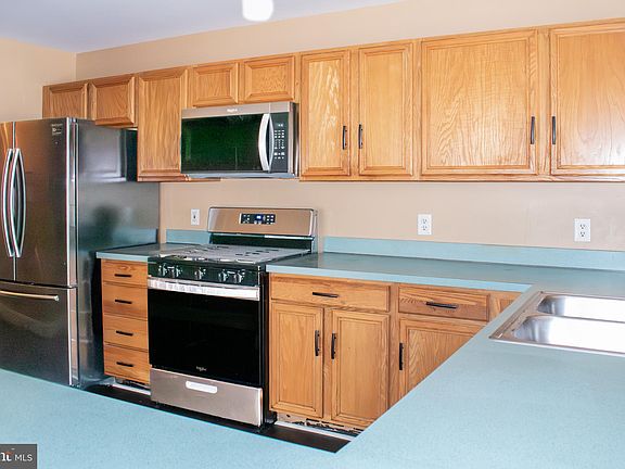 4th image of 136 Redden Ln
