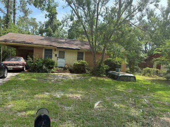 819 E Woodlawn Dr, Valdosta, GA 31601