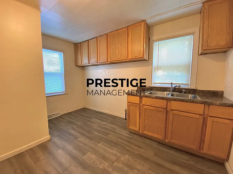 4941 Jefferson St — Photo 3