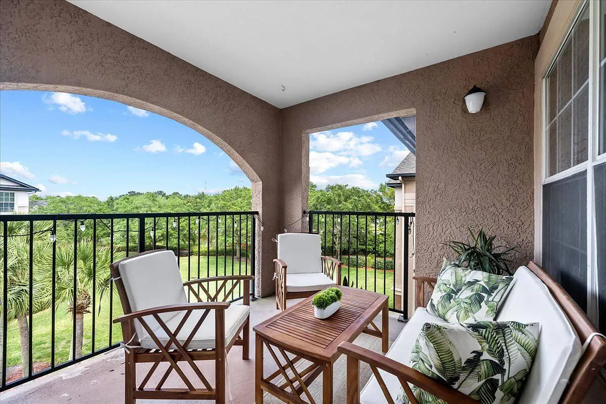 2 bed, 1192 sqft, $2,000 — Photo 4