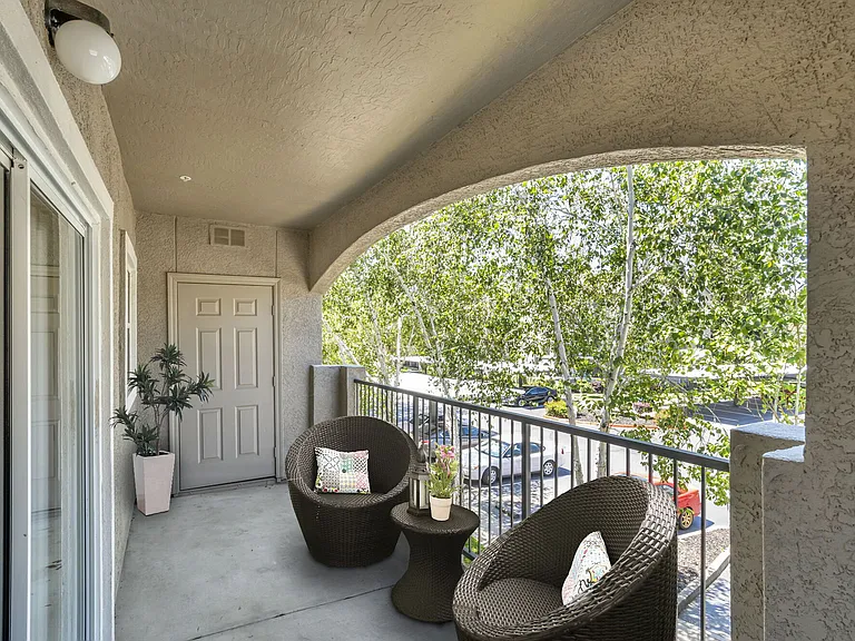 Oak Brook Apartments — Photo 10
