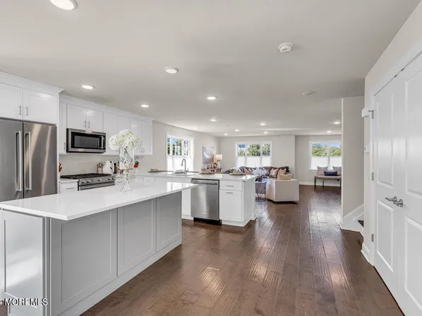 13 Fields Way, West Long Branch, NJ 07764