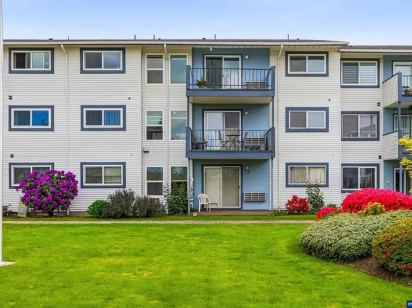 950 Evergreen Rd APT 318, Woodburn, OR 97071