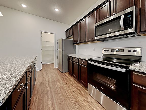 4th image of 1312 Mount Logan Dr