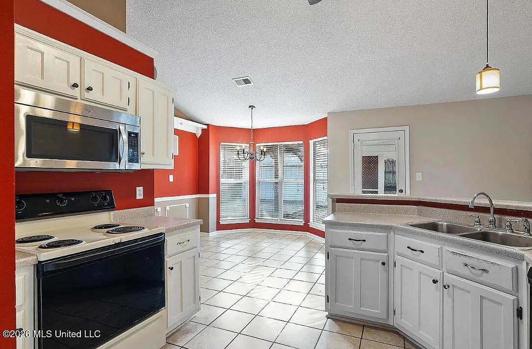 3 bed, 2.0 bath, 1523 sqft, $2,100 — Photo 3