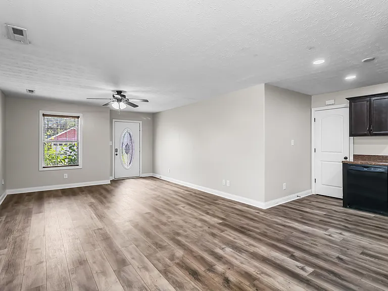 985 Culverson Ct — Photo 15