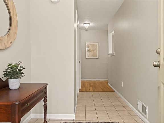 4th image of 7 Winding Country Ln