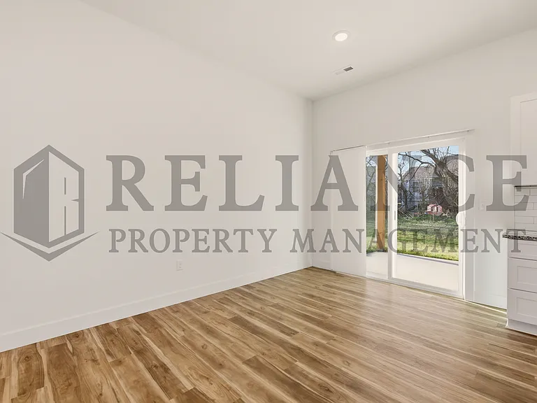 701 E Elmwood St — Photo 14
