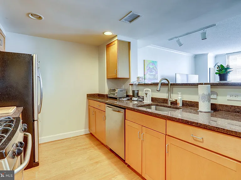 1205 Garfield St #501 — Photo 9