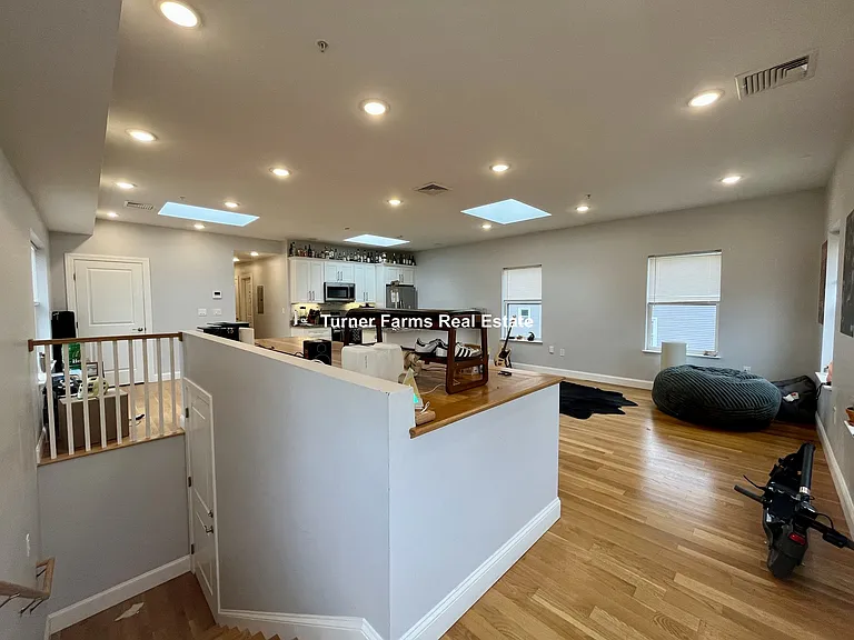 65 Burrell St #3A — Photo 10