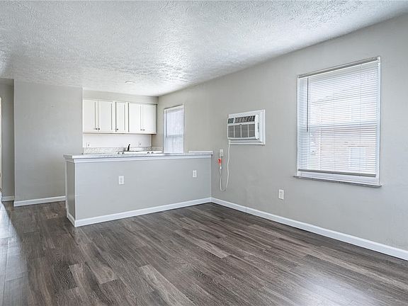 2nd image of 538 Aberdeen Ave #D