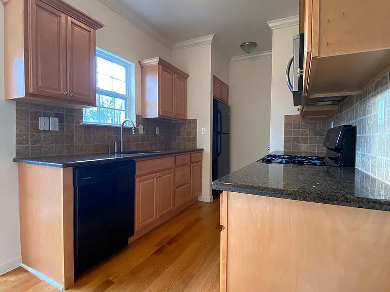 3358 Dante Ave — Photo 3