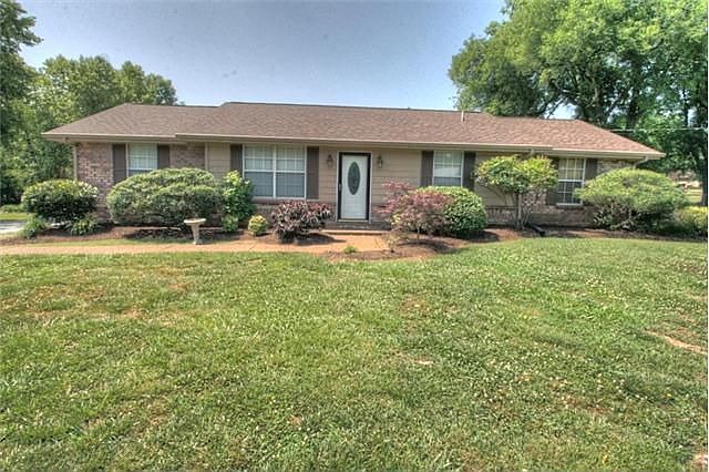 1st image of 100 Edgewood Dr