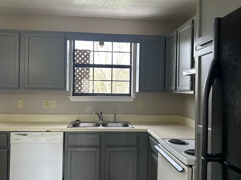 49 Iris Ln — Photo 3