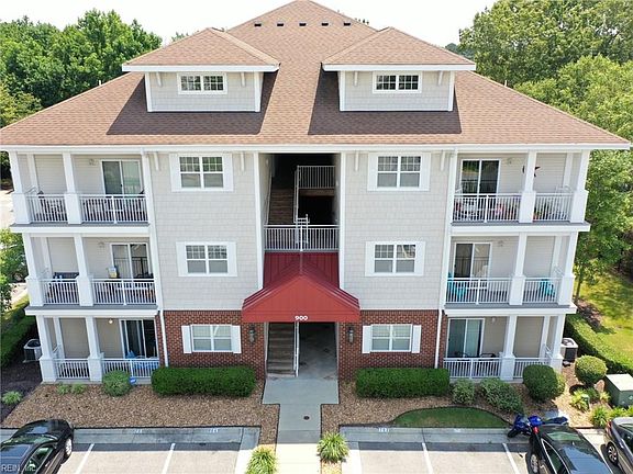 This quiet community is convenient to interstate, military bases, walking trails, golf, dining, Norfolk Premium Outlets, and Williams Farm Recreation Center. Amenities include Clubhouse & Pool Access, Snow Removal, Trash, Water & Sewer, Ground Maintenance, and Pet Station.