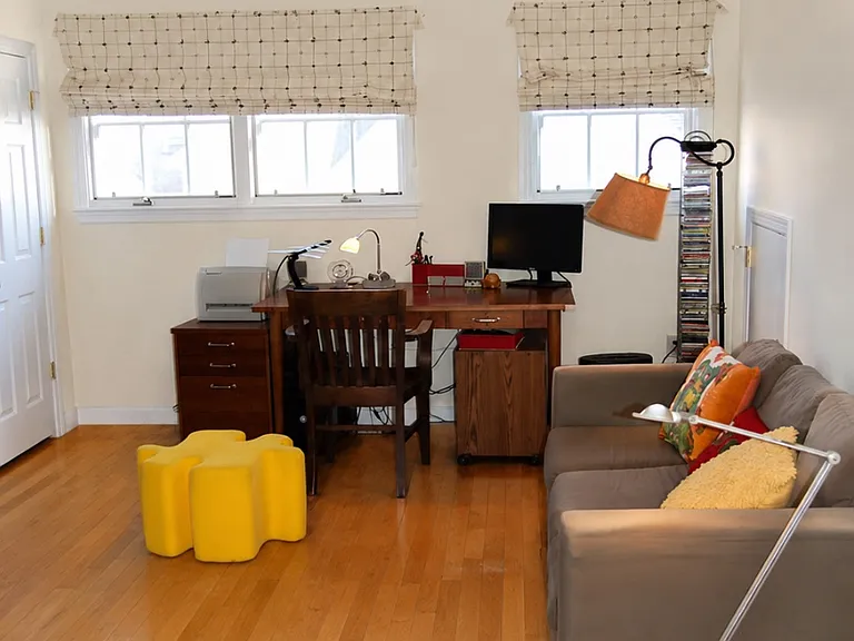 30 Russell Pl — Photo 10