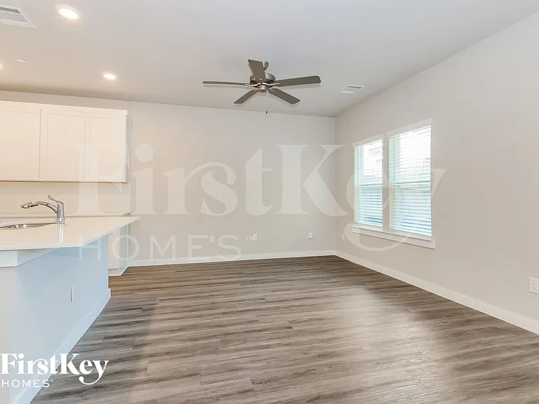 18306 W Centro Cir — Photo 6