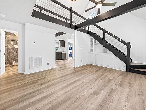 5th image of 14 E Gleewood Pl