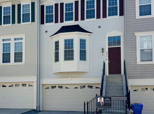 2066 Capstone Cir, Herndon, VA 20170