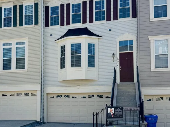 2066 Capstone Cir, Herndon, VA 20170