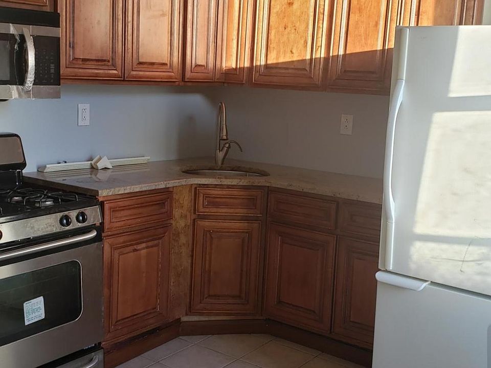 1st image of 143 Linden St