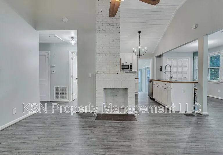 1928 Hawthorne St — Photo 26
