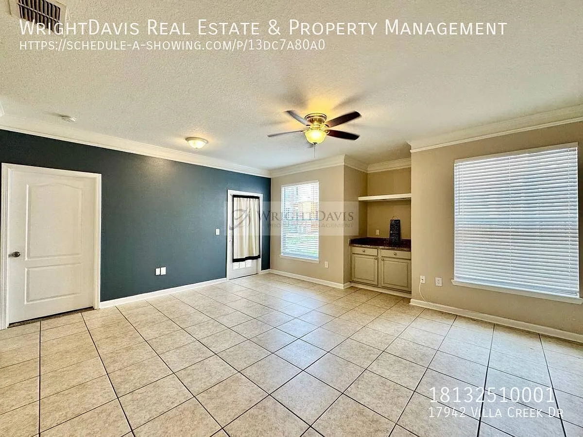Gated 2/2 Tampa Condo with Split Floor Plan & Walk-In Closets — Photo 3